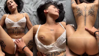 Comendo a bucetinha da Maria Bae bem devagar e masturbando o grelinho