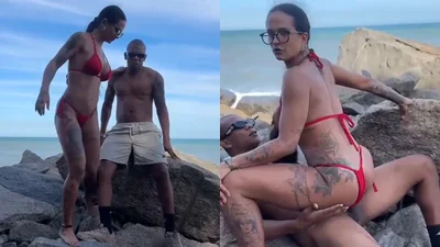 Vicky Araujo transando de biquini na praia com negão King